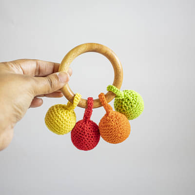 Babies N Mamaas Wooden Crochet Ball Teether image