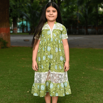 Girl'S Apple Green Lace Long Dress image
