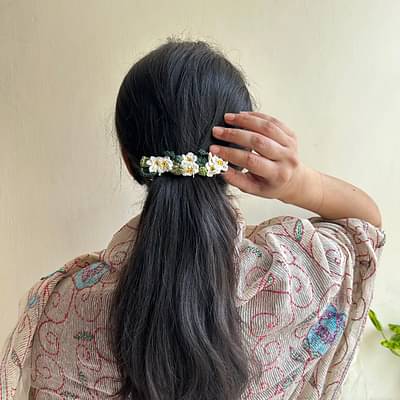 Ikriitm White Daisy Hair Clip image