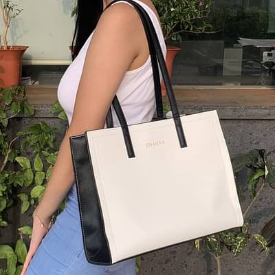 Iyra Tote bag White EM10.1 image
