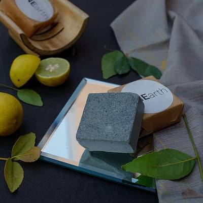 On Earth Raw Charcoal & Lime Peel Shaving And Detox Bar image