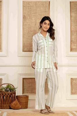 Paizlie 100% Cambric Cotton Sage Stripes Sleepwear for Women - Green image