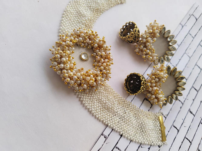 Rainvas Motipatti Choker Set Beige Yellow Brown With Beads image