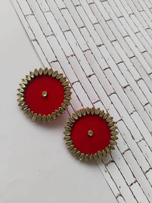 Rainvas Red Stud Earrings With Kundan Border image