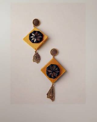 Rainvas Yellow And Black Mirror Jhumka Earrings image