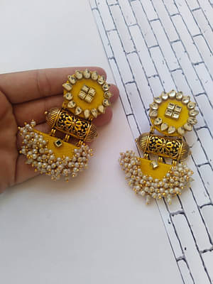 Rainvas Yellow Kundan And Beads Jhumka image