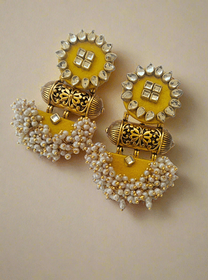 Rainvas Yellow Kundan And Beads Jhumka image