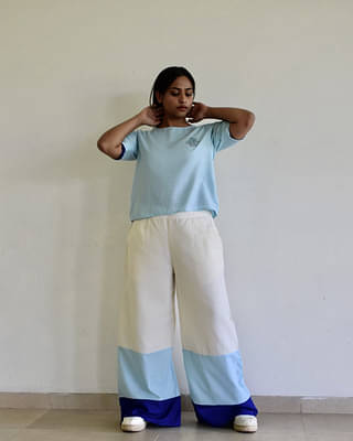 SPIRIT OF BLUE - Coord set with embroidered patch - Female - Off white, Sky Blue, Dark Blue image