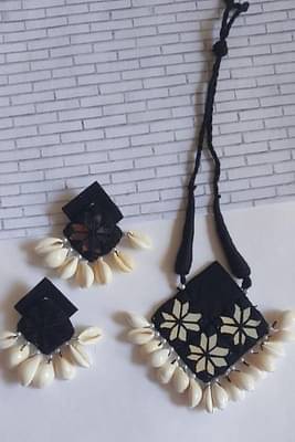 Rainvas Black Mirror And Shells Adjustable Fabric Necklace Earrings image